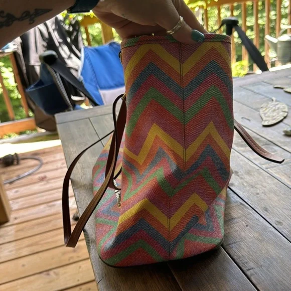 Authentic Dooney and Bourke tote w 3 inner compartments(1 of which is a zipper). - Picture 2 of 7